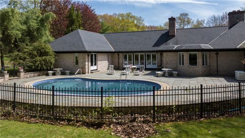 136 White Birch Cir, Hope, RI, 02831-1107 | Card Image