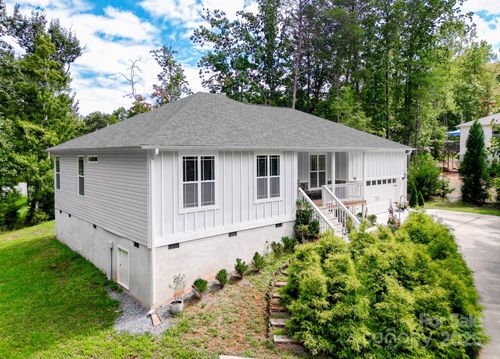 221 Dublin Ln, Columbus, NC, 28722-5726 | Card Image