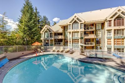 212 - 4910 Spearhead Dr, Condo with 1 bedrooms, 2 bathrooms and 1 parking in Whistler BC | Image 3