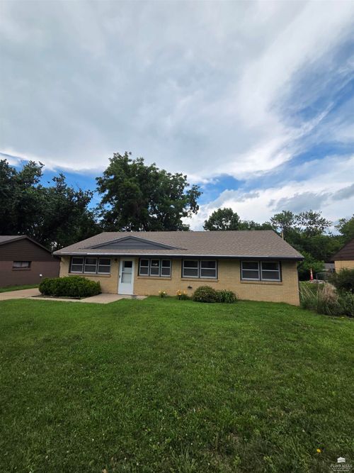 2432 Hobbs Dr, Manhattan, KS, 66502-2723 | Card Image