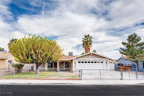 405 Whitman St, Las Vegas, NV, 89110-3327 | Card Image