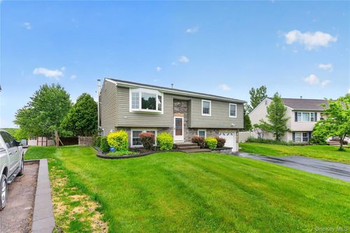 5 Columbia Cir, Highland Mills, NY, 10930-2624 | Card Image