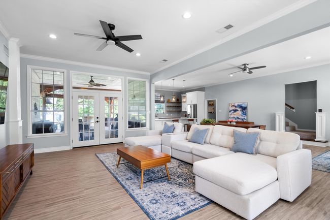 french doors to the outdoors makes it light and bright | Image 7