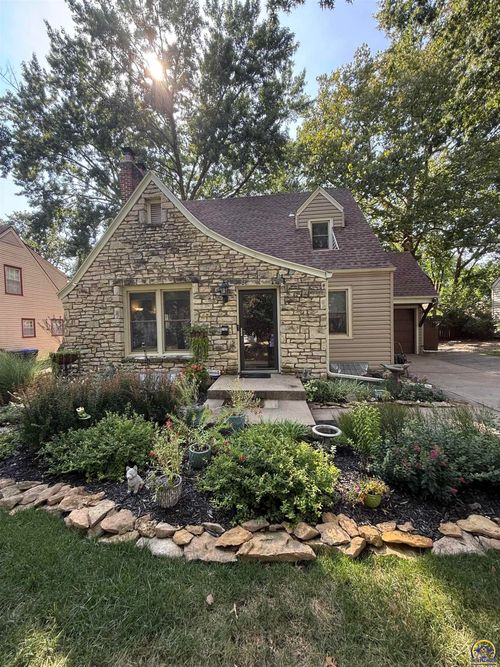 1929 Sw Webster Ave, Topeka, KS, 66604-3230 | Card Image