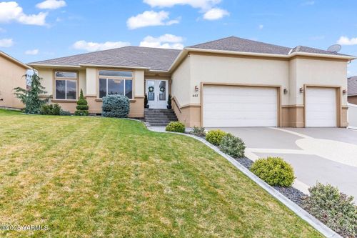 607 N 74th Ave, Yakima, WA, 98908-1255 | Card Image