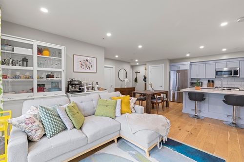 204-10-16 Everett St, Boston, MA, 02128-5068 | Card Image