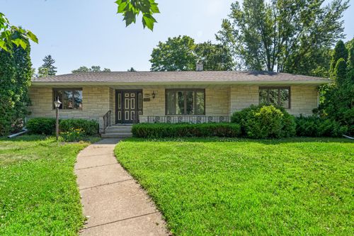 450 Losey Blvd N, La Crosse, WI, 54601-3945 | Card Image