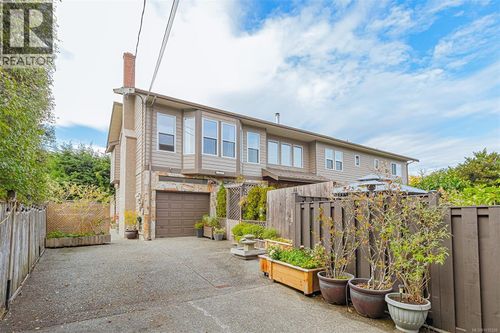 4050 Santa Maria Ave, Victoria, BC, V8Z6W4 | Card Image