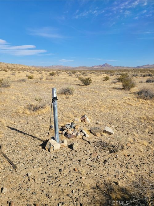 8 Buckboard Road, Hinkley, CA, 92347 | Card Image