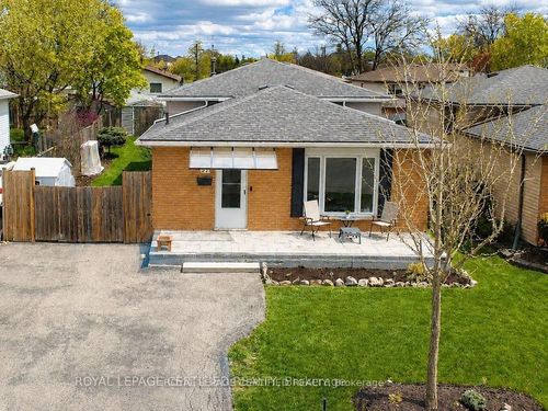 27 Lambert St, Hamilton, ON, L8V4N6 | Card Image