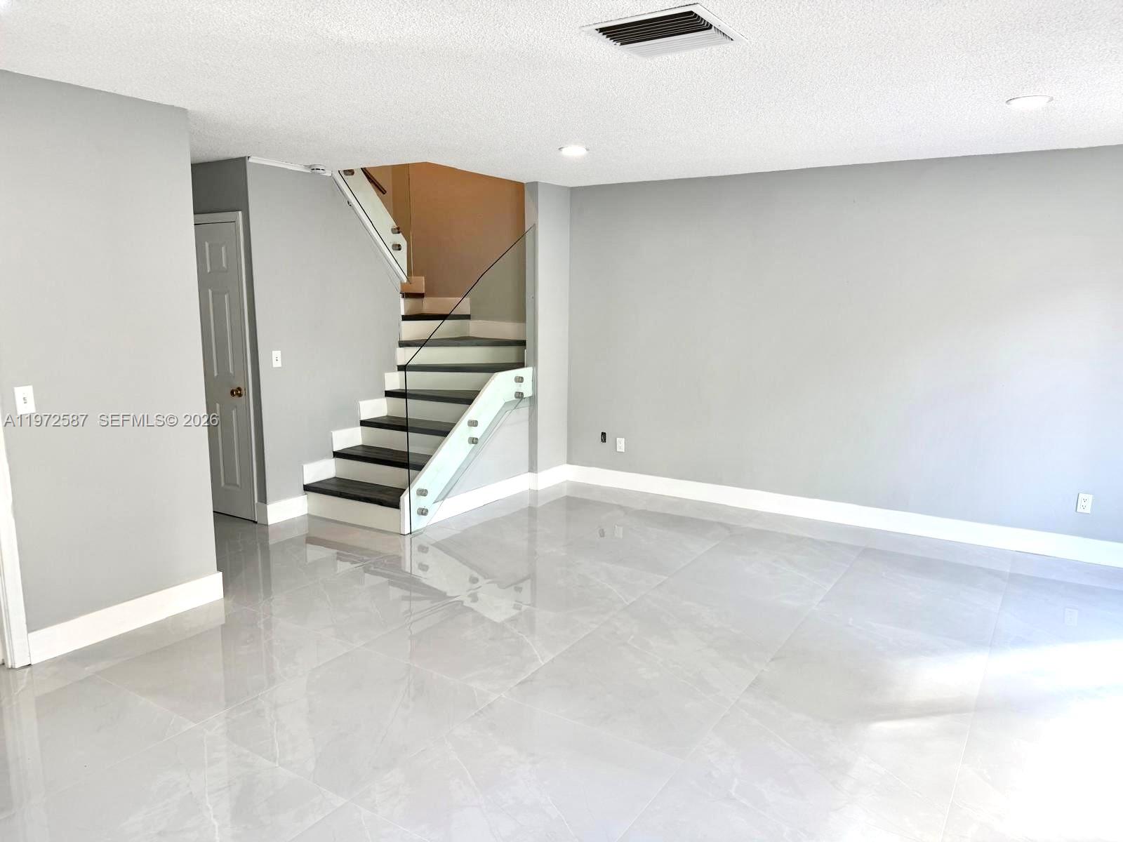 Residential Lease in Hollywood 4