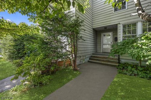 69 Maple St, Bloomfield, NJ, 07003-3601 | Card Image
