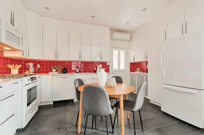 333 Sackville St, House attached with 3 bedrooms, 2 bathrooms and null parking in Toronto ON | Image 11