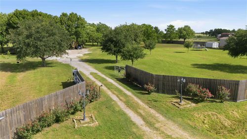 9318 E Creek Bend Dr, Needville, TX, 77461-5614 | Card Image