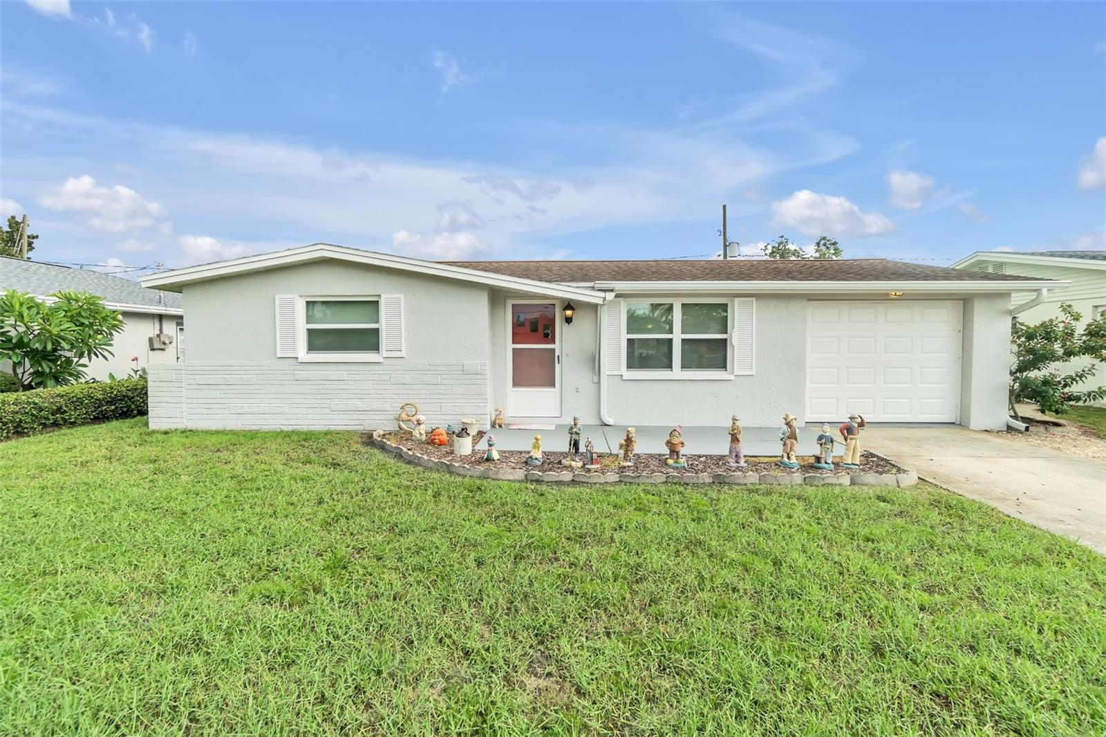 Mosaic Dr, Holiday, FL 34690