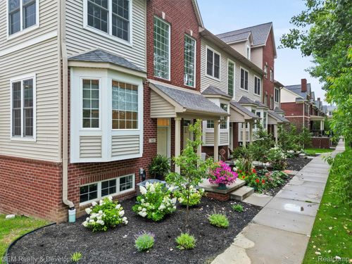 508 Village Ln, Milford, MI, 48381-1546 | Card Image