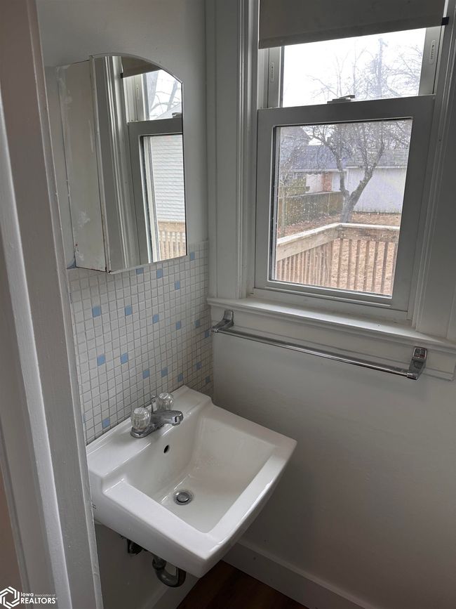 211 S Garfield Ave, Home with 3 bedrooms, 2 bathrooms and 2 parking in Burlington IA | Image 11