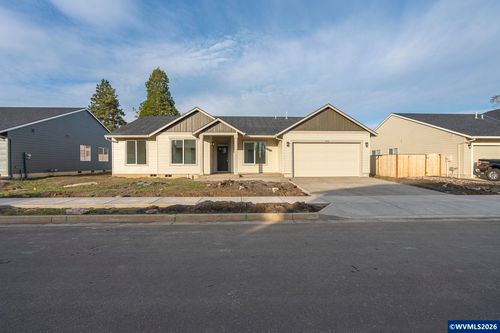 673 Parker Lp, Silverton, OR, 97381 | Card Image