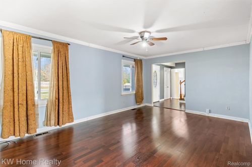 28931 W 11 Mile Rd, Farmington Hills, MI, 48336-1403 | Card Image