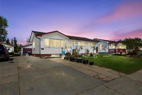 34 Biggs Ave, Fort Mcmurray, AB, T9H1M1 | Card Image