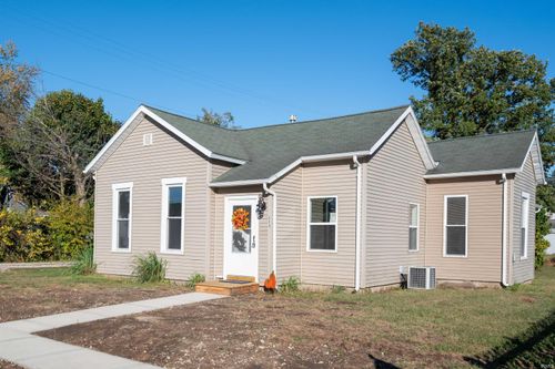 115 S Walnut St, Fairmount, IN, 46928-1743 | Card Image