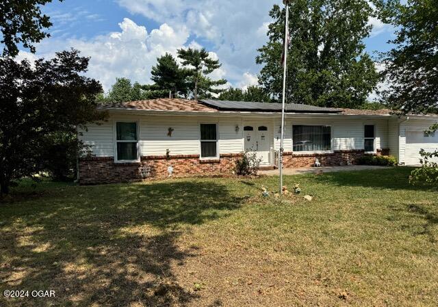 Hawthorn St, Carthage, MO 64836