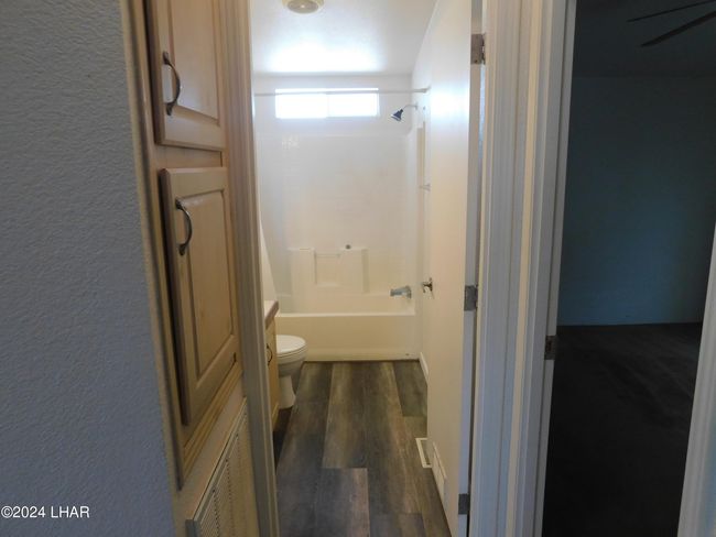 Hall to bathroom | Image 28