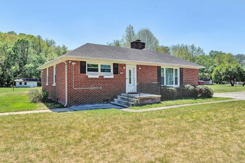 2356 W Riverside Dr, Salem, VA, 24153-5950 | Card Image