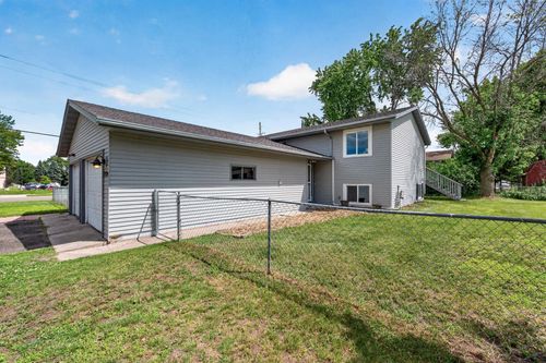 7554 Humboldt Cir N, Brooklyn Park, MN, 55444-2400 | Card Image