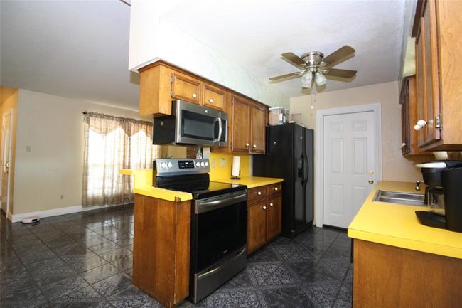 Kitchen | Image 15