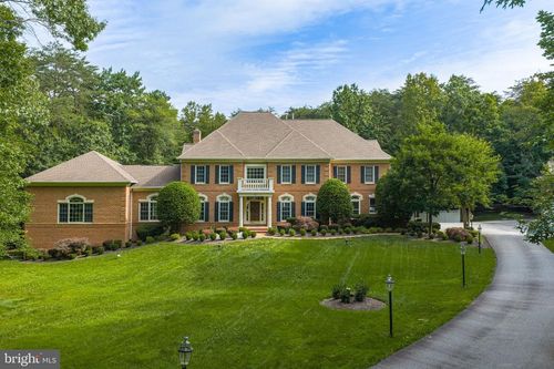 8261 Roseland Dr, FAIRFAX STATION, VA, 22039-2536 | Card Image