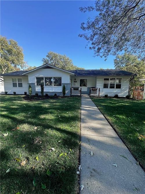 1809 Grand Ave, Leavenworth, KS, 66048-4218 | Card Image