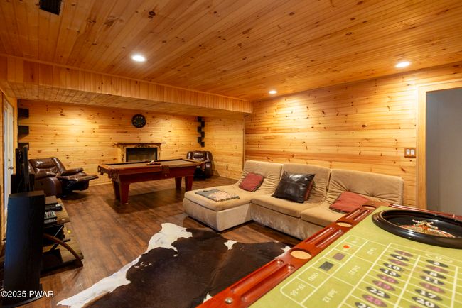 Family Room | Image 23