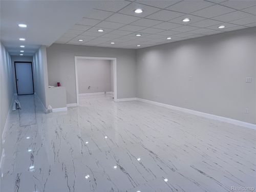 19475 James Couzens Fwy, Detroit, MI, 48235-1935 | Card Image