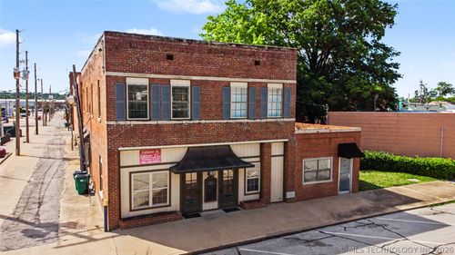 111 S Muskogee Ave, Claremore, OK, 74017-8015 | Card Image