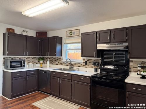 5122 Crestwood Hill Dr, San Antonio, TX, 78244-2823 | Card Image