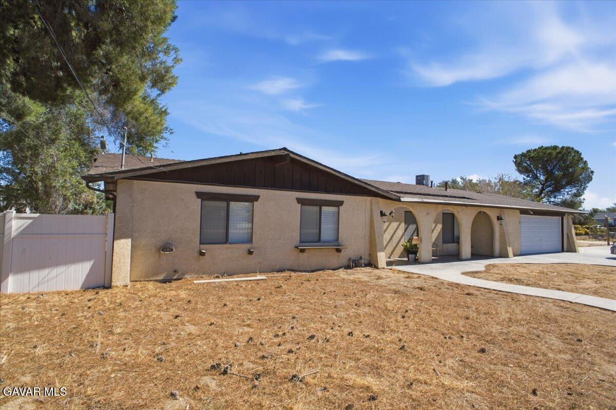 Residential in Quartz Hill 4