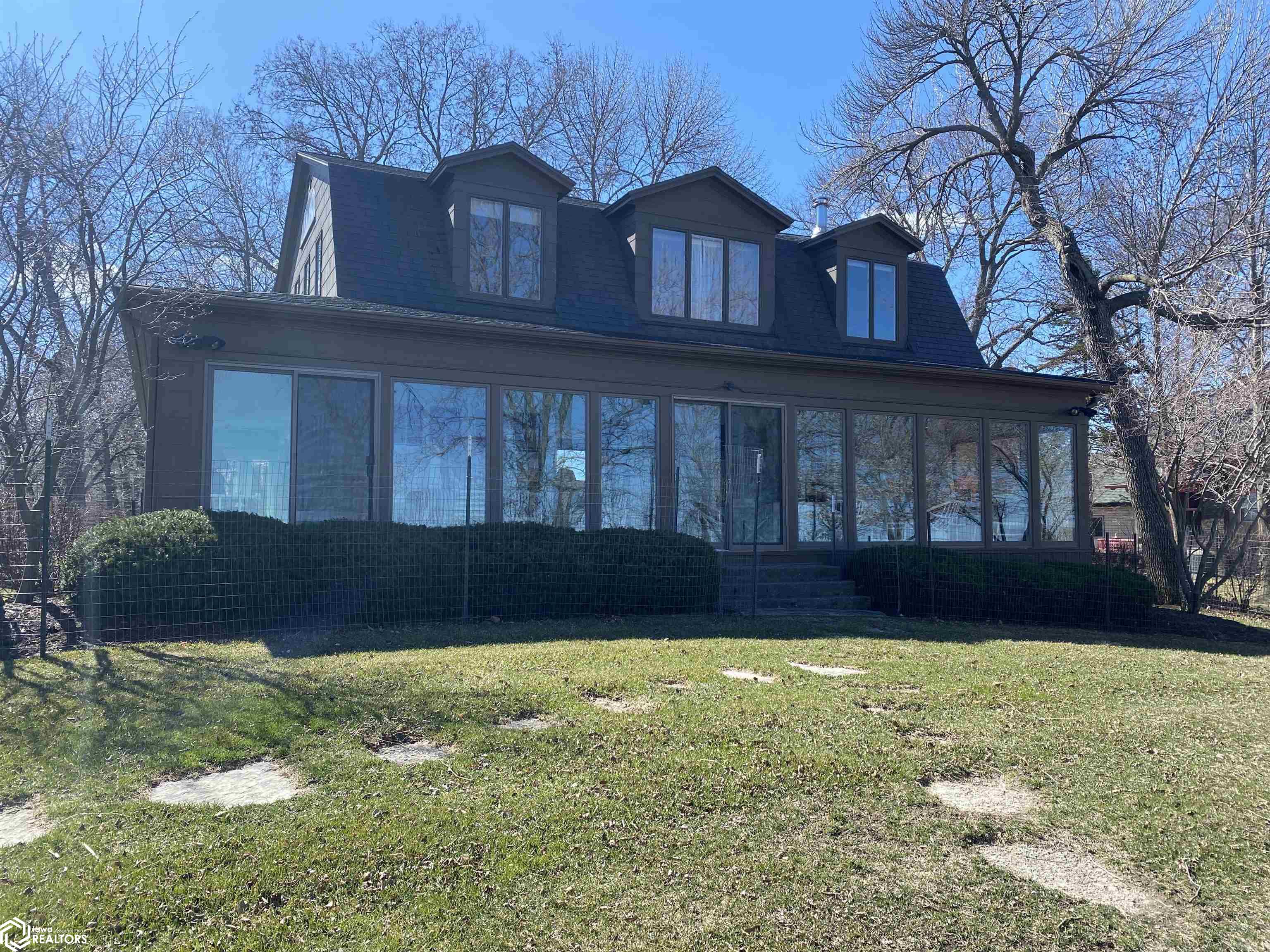 Dodge Ave, Clear Lake, IA 50428