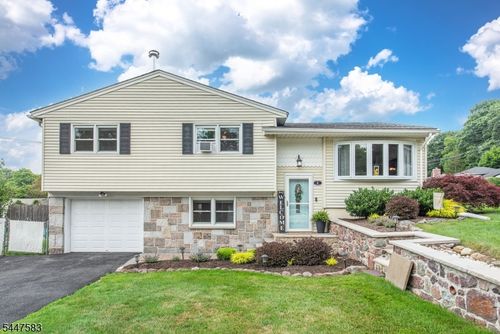 4 Amendola Dr, Netcong, NJ, 07857-1402 | Card Image