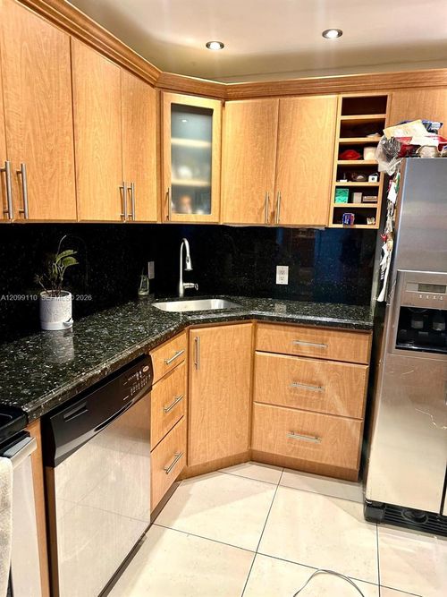 1504-3675 N Country Club Dr, Aventura, FL, 33180-1754 | Card Image
