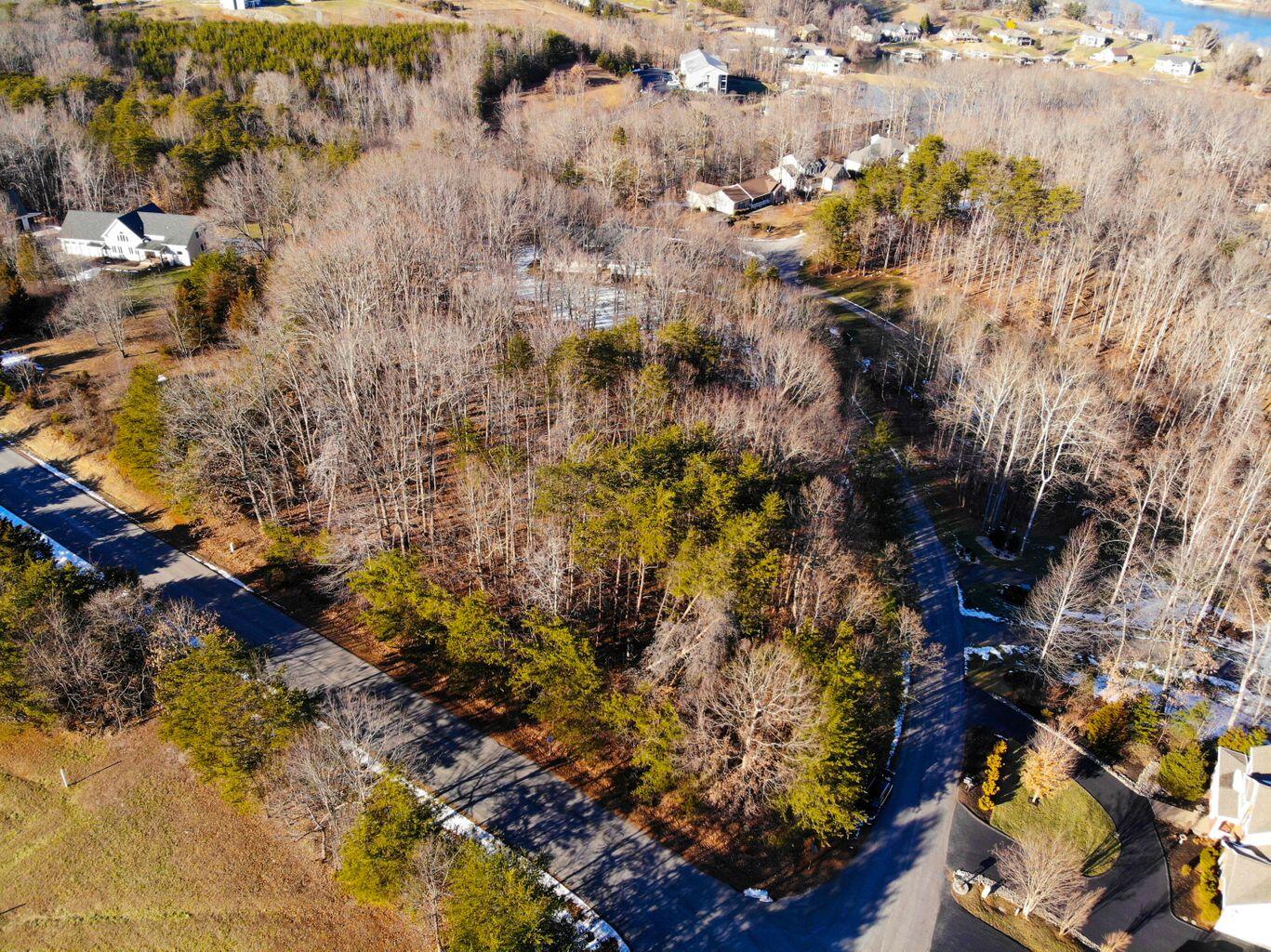 Land in Moneta 5
