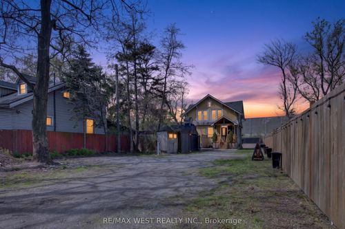 834 Beach Blvd, Hamilton, ON, L8H6Z4 | Card Image