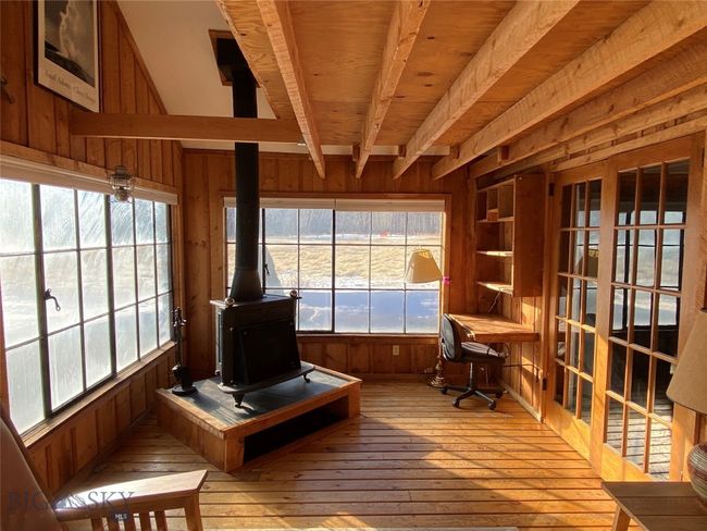 Valley View Cabin Glassed in Porch | Image 44
