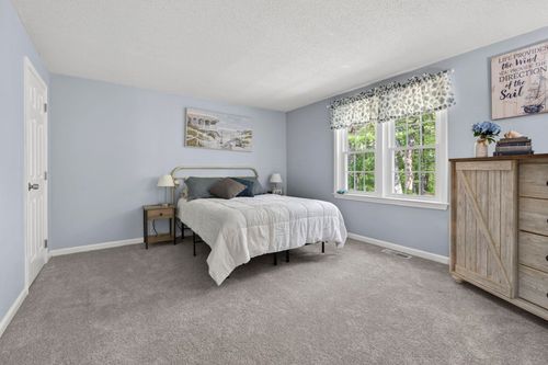 30 Royal Ln, Londonderry, NH, 03053-2504 | Card Image