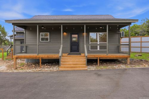 833 Canyon Oaks Dr, Canyon Lake, TX, 78133-5802 | Card Image