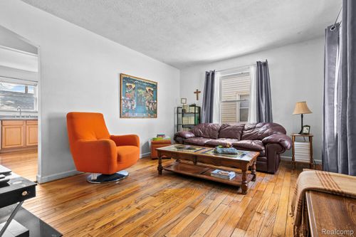 33989 Richard St, Wayne, MI, 48184-2426 | Card Image