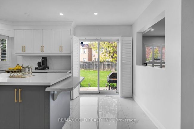 66 Thunderbird Trail, House attached with 5 bedrooms, 4 bathrooms and 2 parking in Brampton ON | Image 8