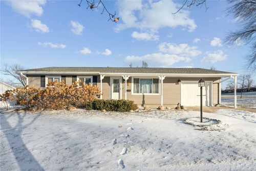 2245 27th St, Marion, IA, 52302-1613 | Card Image