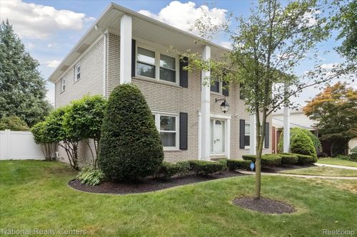 24580 Oneida Blvd, Oak Park, MI, 48237-1716 | Card Image