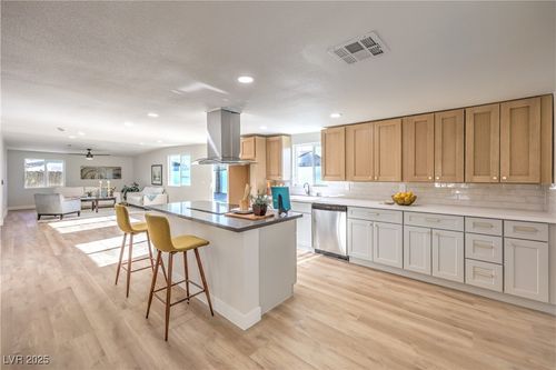 4949 E Harmon Ave, Las Vegas, NV, 89121-6927 | Card Image